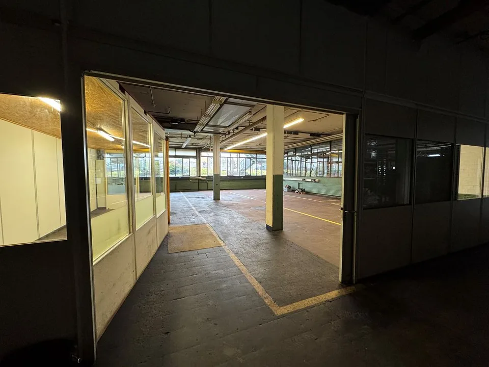 Spazio commerciale nel seminterrato