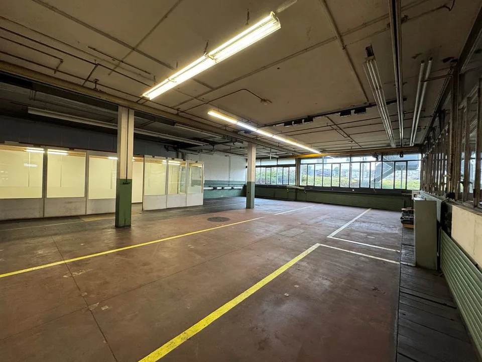Spazio commerciale nel seminterrato