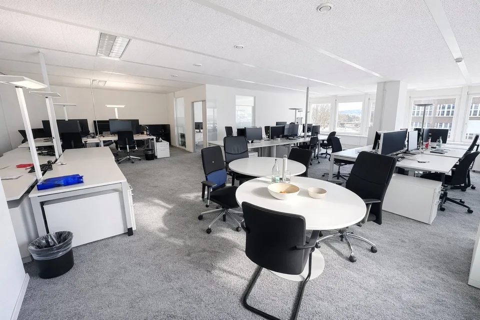 Helle 306 m² Bürofläche in Zürich Altstetten – Plug & Play