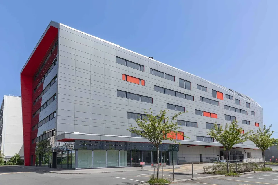 A louer bureaux aménagés  de 90 m2 proche Nations et gare