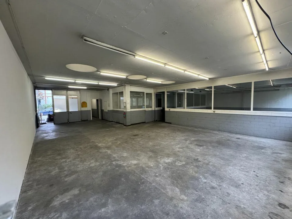 Atelier / Büro ab 180 m2 im Erdgeschoss