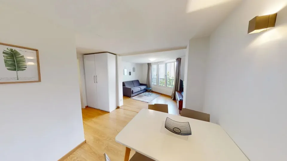 Rooftop Views & Central Location: 1-Bedroom Apartment in Lausanne