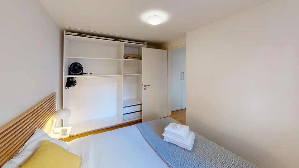 Rooftop Views & Central Location: 1-Bedroom Apartment in Lausanne – Foto 11 von 20
