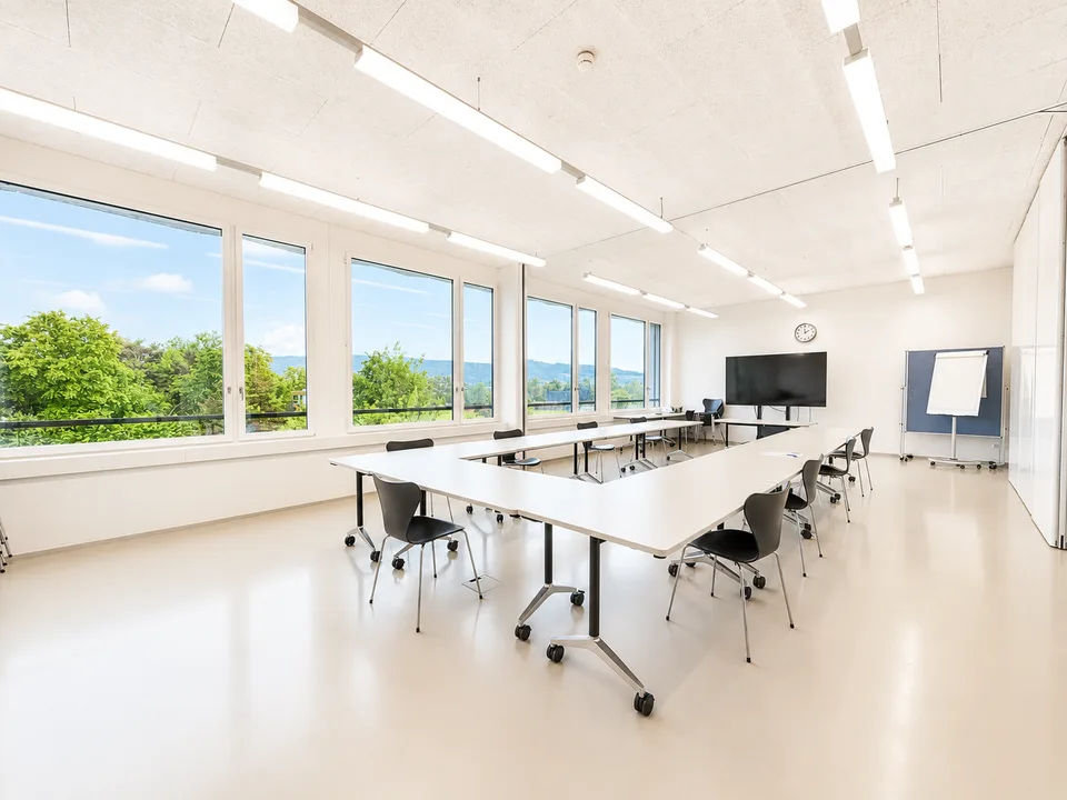 Helles Gewerbe-/Bürolokal an zentraler Lage in Wohlen – sofort verfügbar!