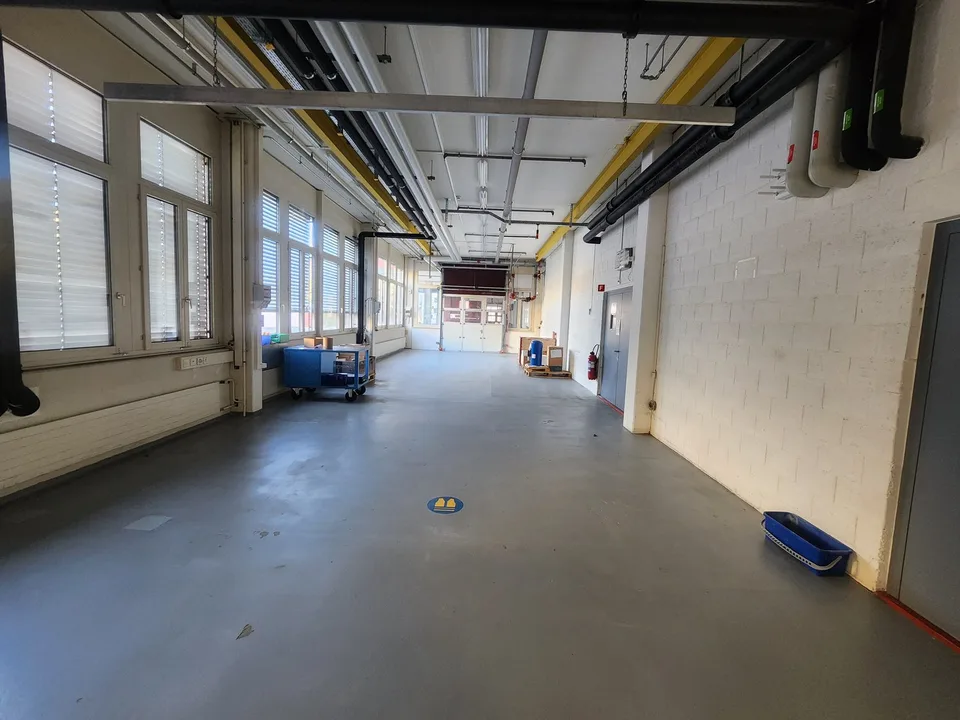 Moderne Industrie- und Weißraumfläche von 355 m² in Neuchâtel – Foto 20 von 29