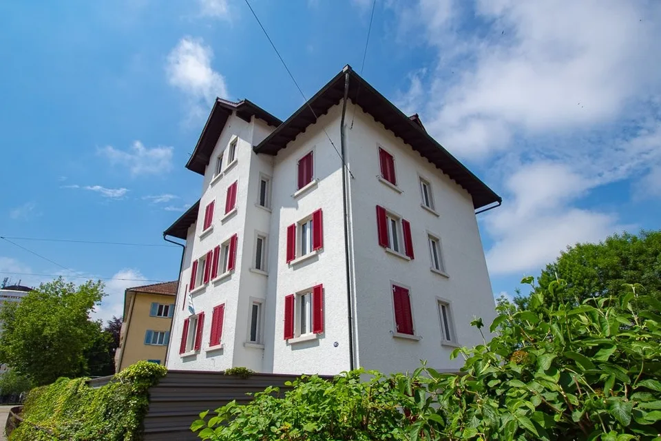 Zentrale 4.5-Zi. Wohnung mit grossem Sitzplatz