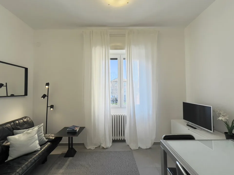 Affitto a lungo termine! Appartamento 2 locali completamente ristrutturato nel centro di Laveno, a soli 2 passi dal lago