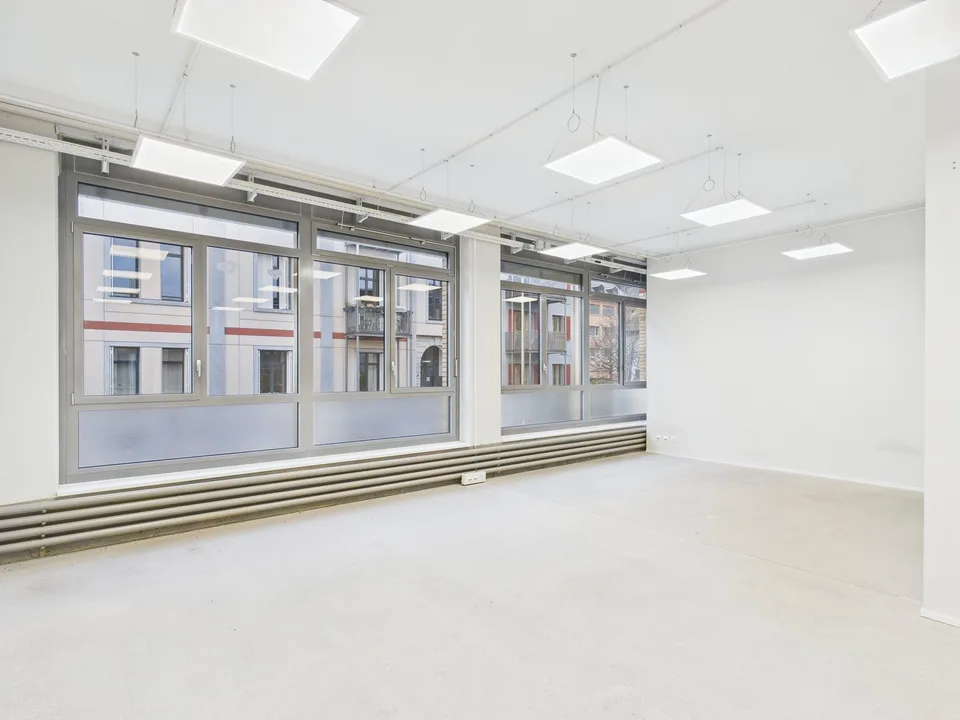 Espace de production moderne avec espace de bureau séparé à Winterthur – photo 13 sur 15