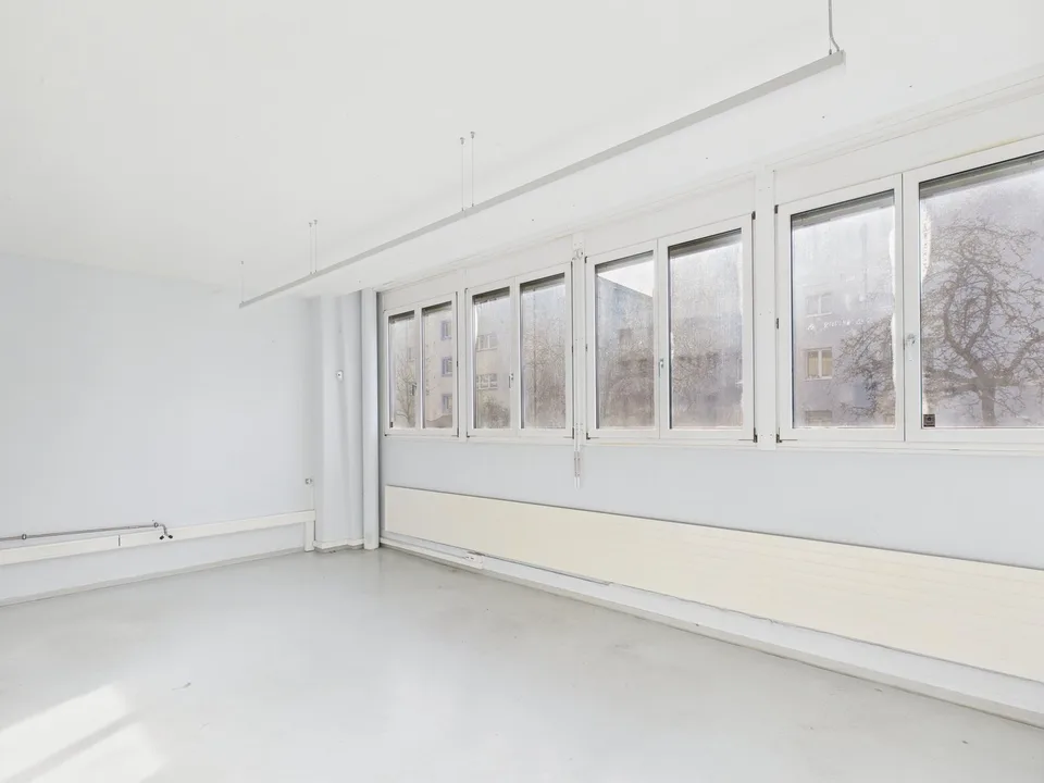 Espace de production moderne avec espace de bureau séparé à Winterthur – photo 6 sur 15