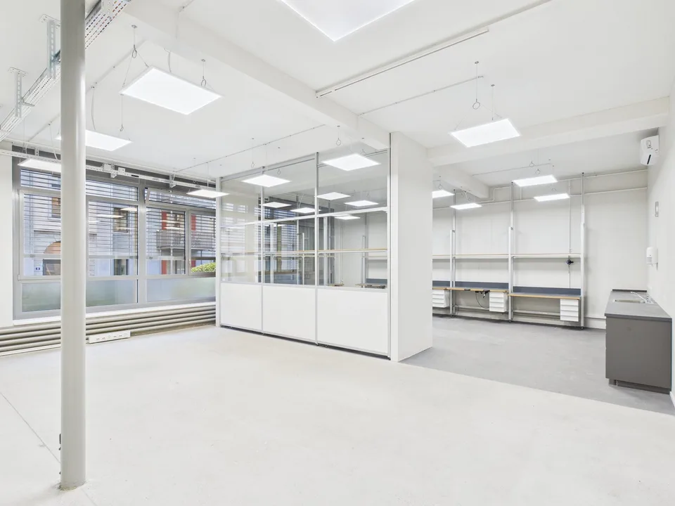 Espace de production moderne avec espace de bureau séparé à Winterthur – photo 11 sur 15