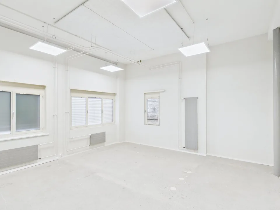 Espace de production moderne avec espace de bureau séparé à Winterthur – photo 15 sur 15
