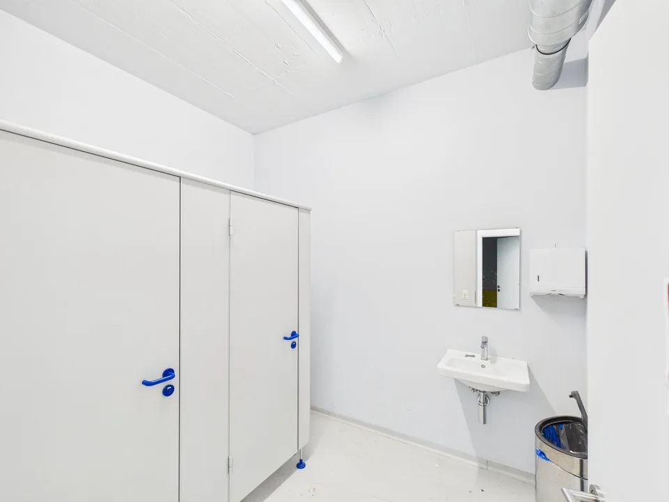 Espace de production moderne avec espace de bureau séparé à Winterthur – photo 7 sur 15