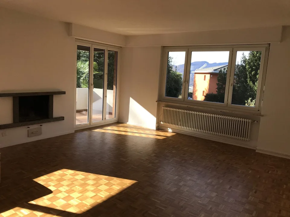 Montagnola Immerged in der Stille und im Grünen, Gebäude mit Außenpool