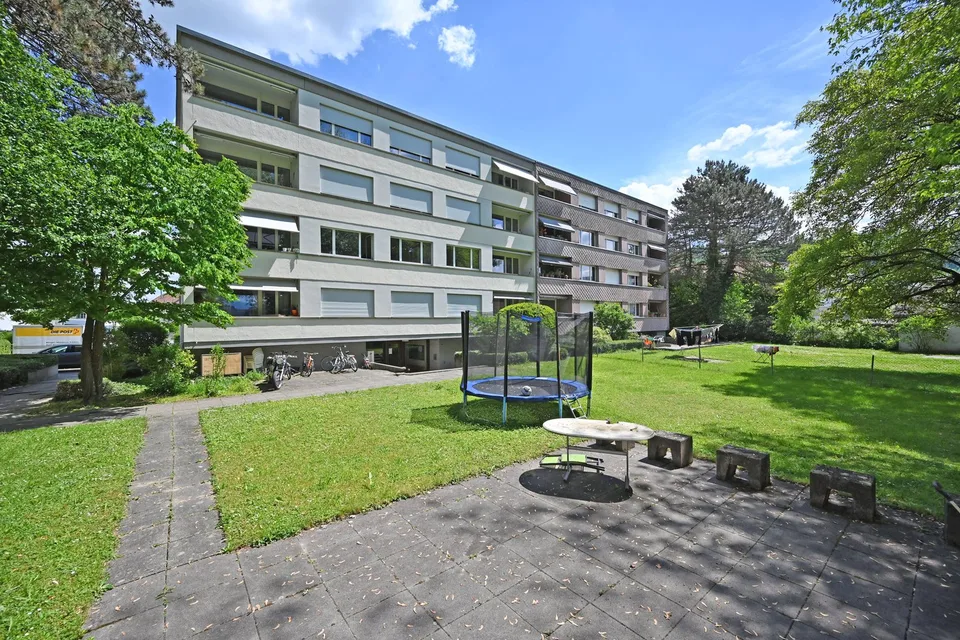 Charmante 4.5-Zimmer-Wohnung in Büren an der Aare mit Balkon und Aussicht!
