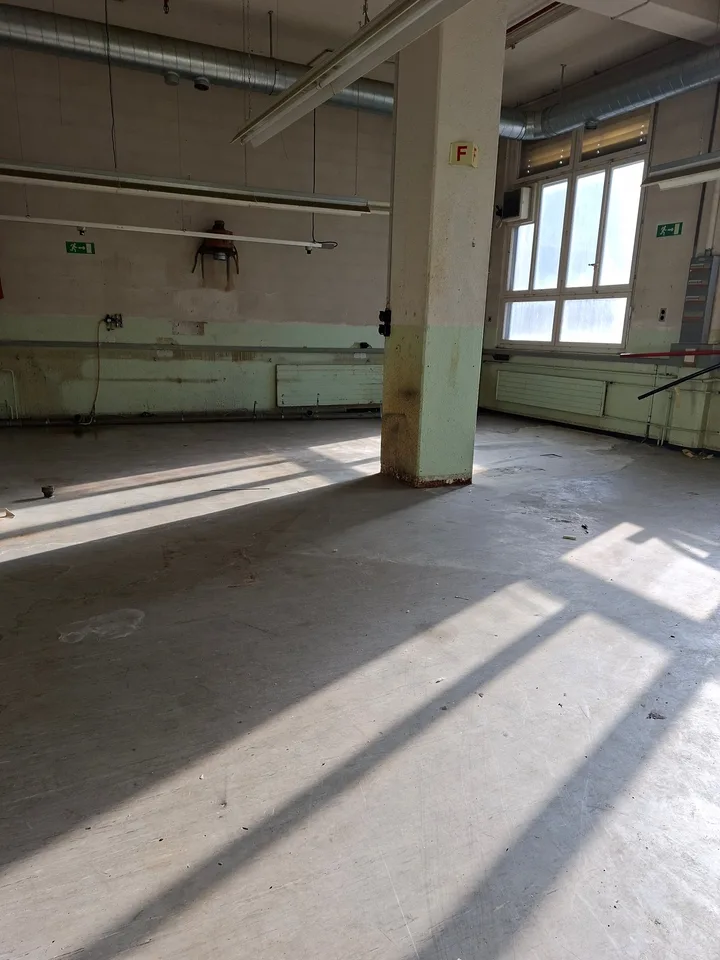 Spazio commerciale e laboratorio polivalente a La Chaux-de-Fonds