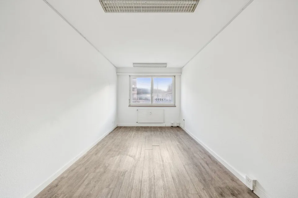 Bezugsbereite Bürofläche im Herzen von Binningen – Foto 9 von 13
