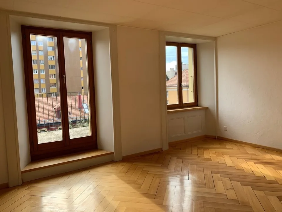 BELLO APPARTAMENTO CON BALCONE E CAMINO