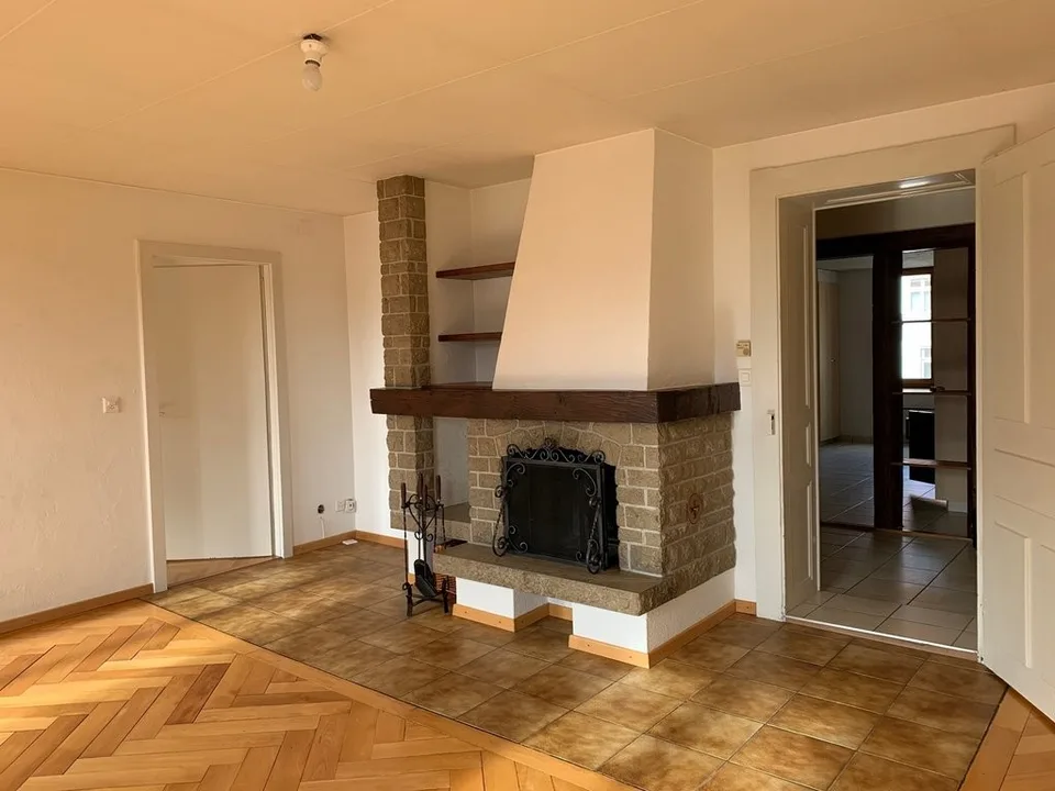 JOLI APPARTEMENT AVEC BALCON ET CHEMINEE