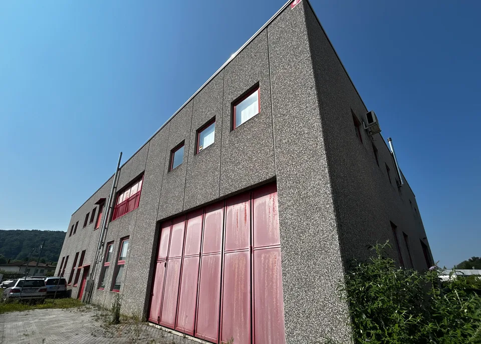 STABIO ENTREPÔT DE 800 M² AVEC BUREAUX