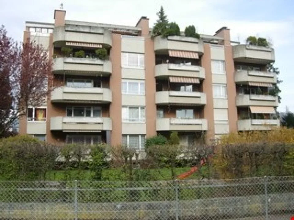Einstellhallenplatz im Zentrum von Reinach zu vermieten