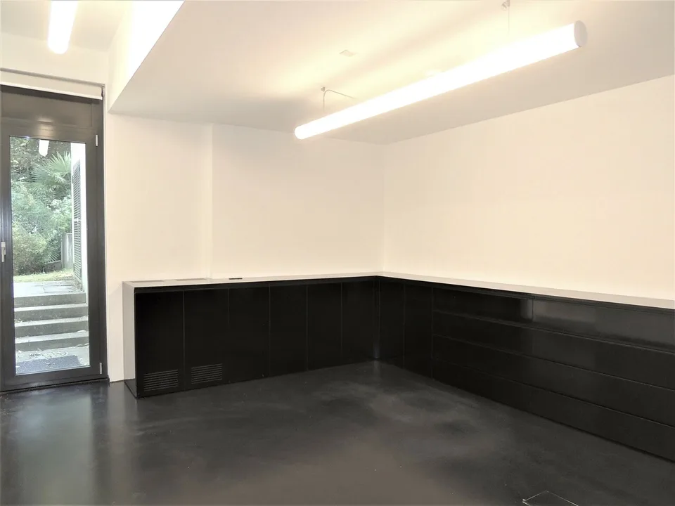 Großes Büro mit Garten in Sorengo