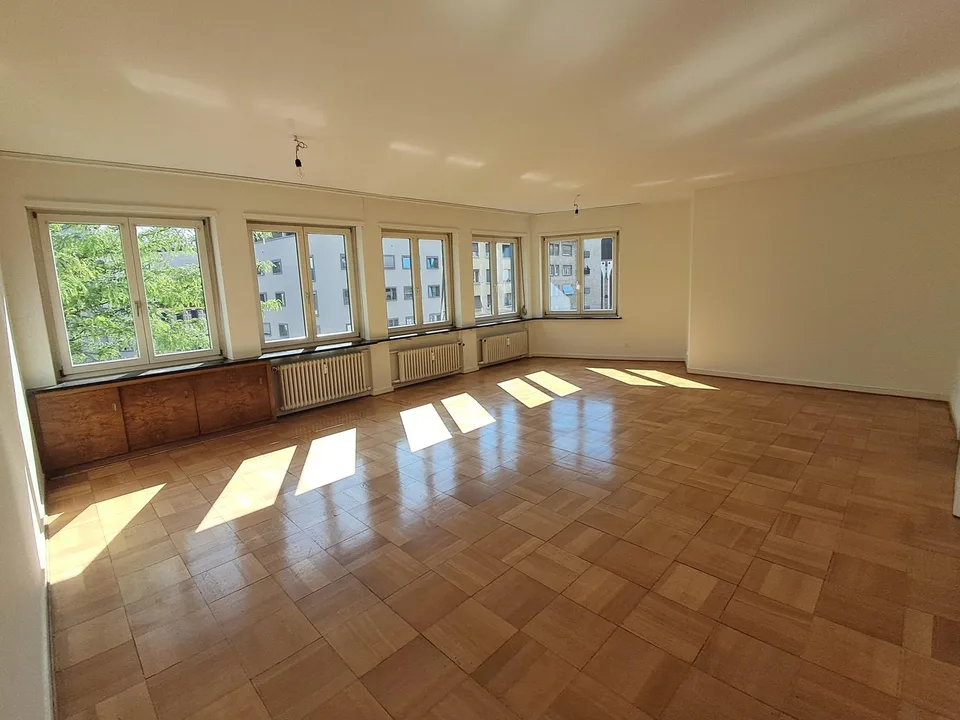 Appartamento di stile vecchio o locali commerciali esclusivi con vista sul Reno e ampio balcone