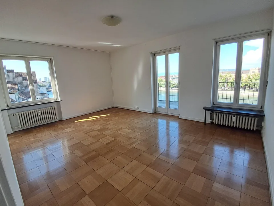 Appartamento di stile vecchio o locali commerciali esclusivi con vista sul Reno e ampio balcone