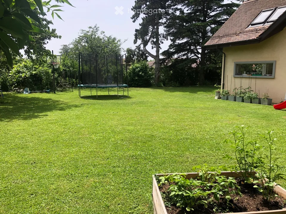 Familienwohnung mit viel Licht in einer großen Villa in Préverenges – 7,5 Zimmer, großer privater Garten – Foto 13 von 21