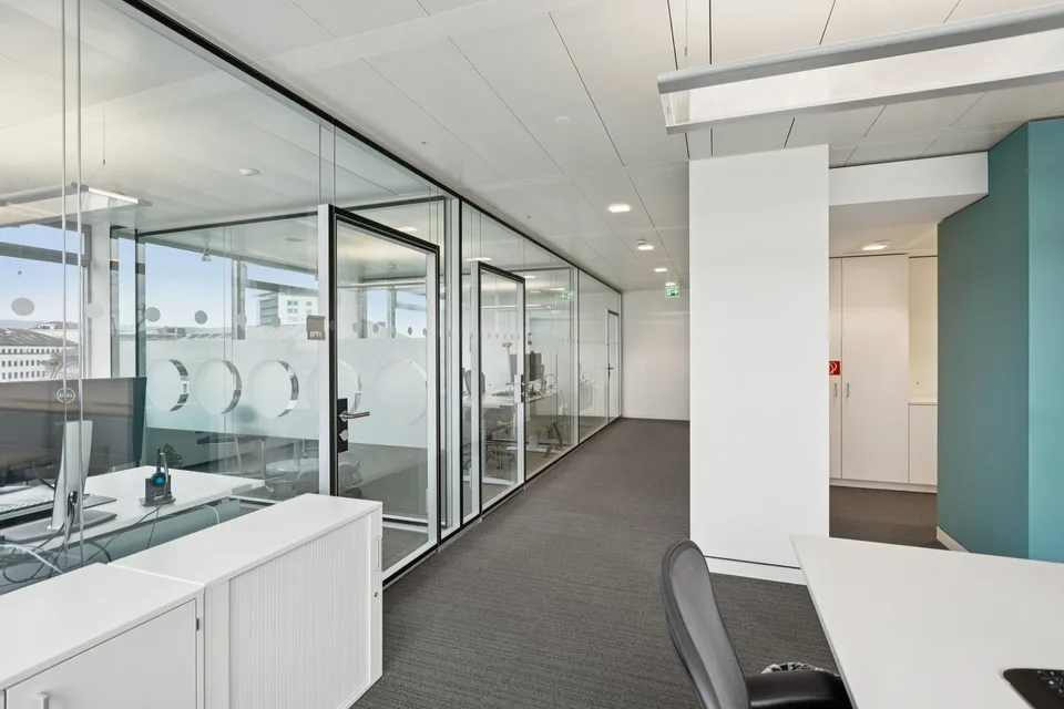 Votre nouveau espace de bureau dans la tour la plus prisée de Zurich !