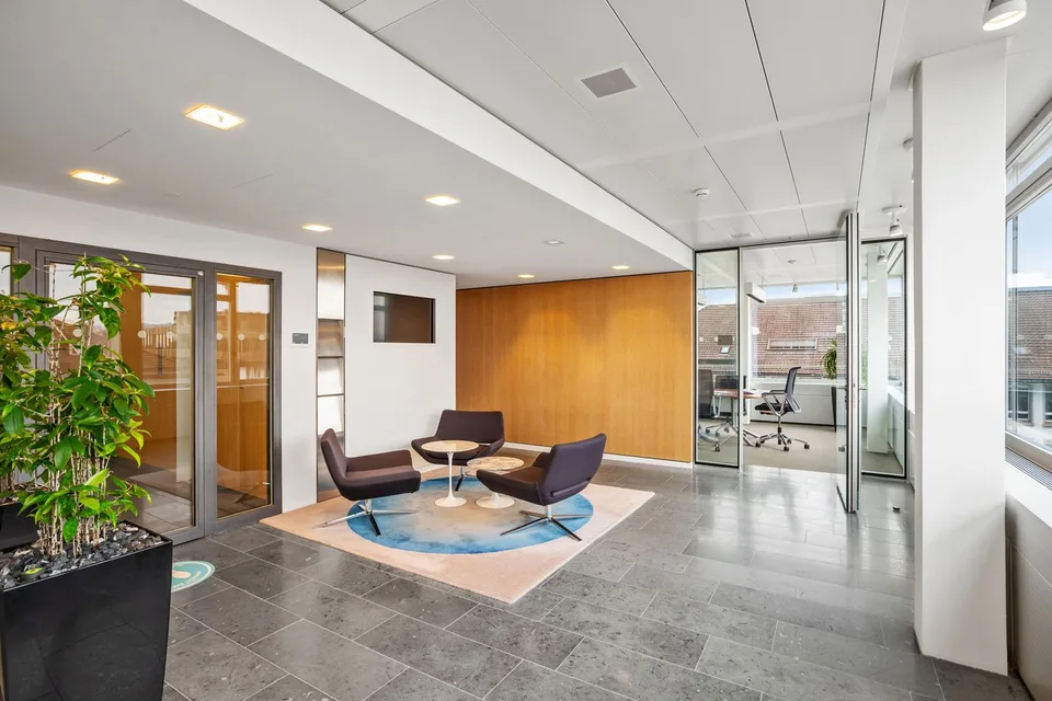Votre nouveau espace de bureau dans la tour la plus prisée de Zurich !