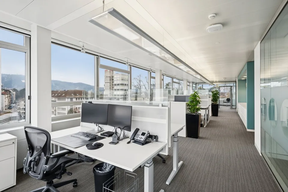 Votre nouveau espace de bureau dans la tour la plus prisée de Zurich !