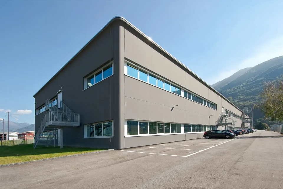 Ampi spazi uso logistico/laboratorio in affitto o vendita a Contone – foto 15 di 19