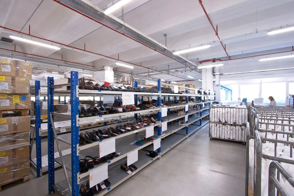 Ampi spazi uso logistico/laboratorio in affitto o vendita a Contone – foto 7 di 19
