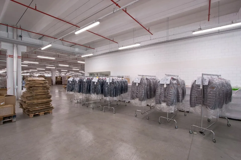 Ampi spazi uso logistico/laboratorio in affitto o vendita a Contone – foto 6 di 19