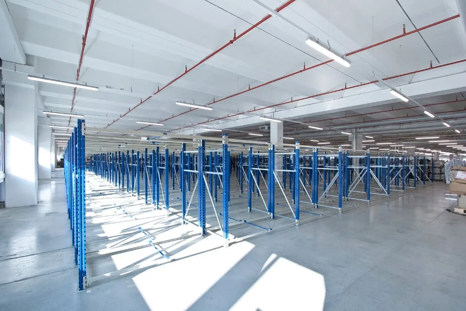 Große Flächen für logistische oder laborative Nutzung zur Miete oder zum Kauf in Contone