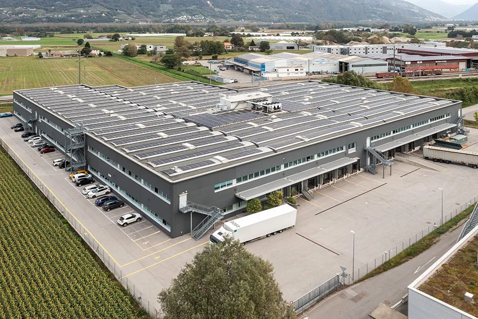 Ampi spazi uso logistico/laboratorio in affitto o vendita a Contone – foto 11 di 19