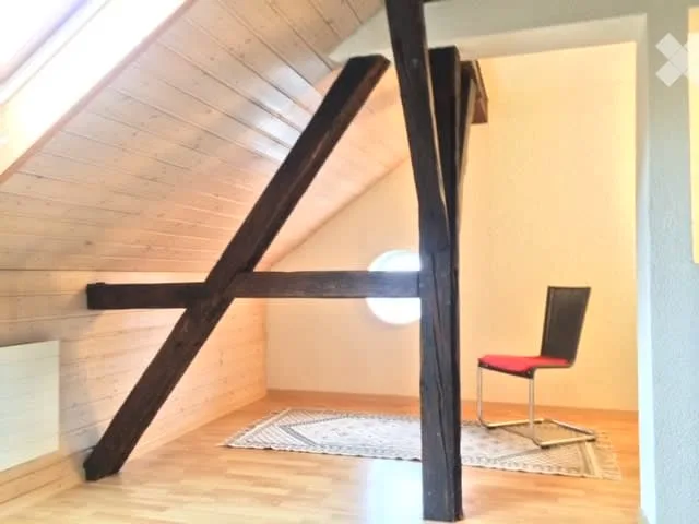 Appartamento maisonette 3,5 locali, curato, elegante, centro del villaggio, casa a 2 famiglie, vicino ai trasporti pubblici e ai negozi, ufficio possibile
