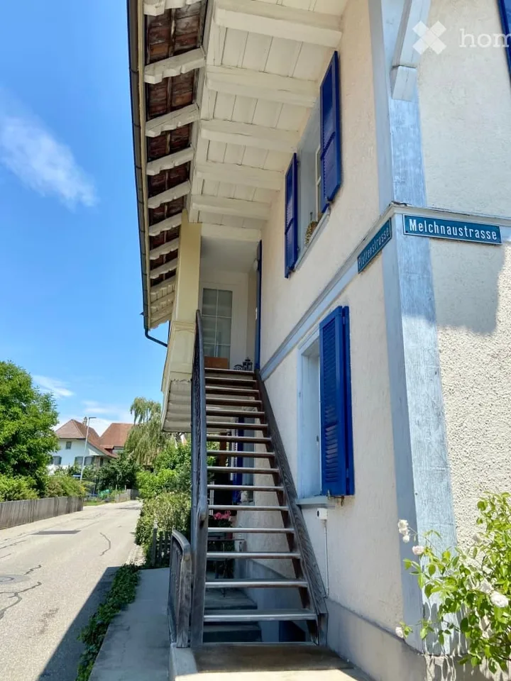 Appartamento maisonette 3,5 locali, curato, elegante, centro del villaggio, casa a 2 famiglie, vicino ai trasporti pubblici e ai negozi, ufficio possibile