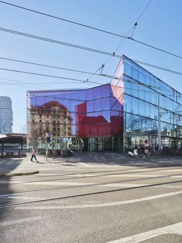 Bureau de ville en développement complet directement à la gare SBB