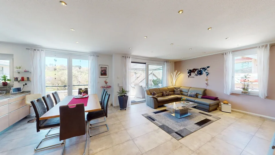 EXKLUSIVES 4.5-ZI. PENTHOUSE IN WEHR MIT GR. DACHTERRASSE UND WEITBLICK