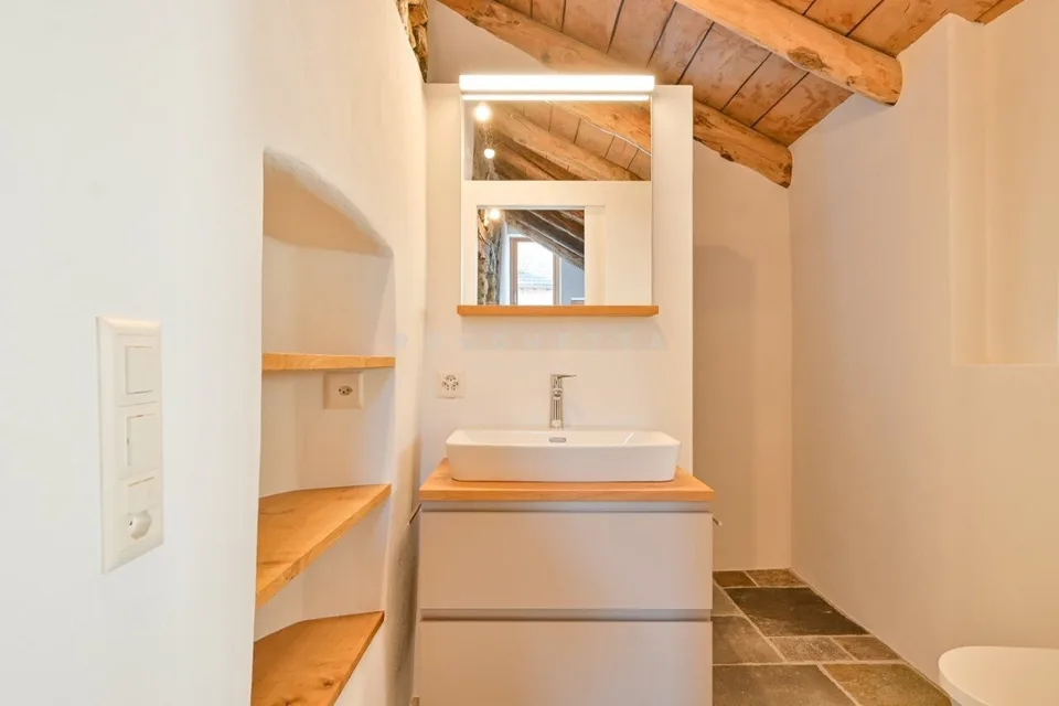 Caratteristica casa interamente ristrutturata con grande locale hobby – foto 10 di 13