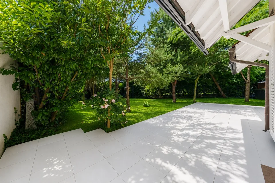 Villa Doppelhaus renoviert mit unabhängigem Studio in einem bevorzugten Wohngebiet in Commugny