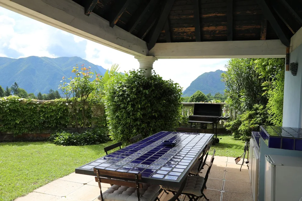 Exklusive Panoramavilla mit Seeblick auf den Luganersee und Swimmingpool