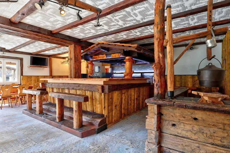 Opportunité | Établissement de restauration avec appartement attenant – photo 7 sur 13
