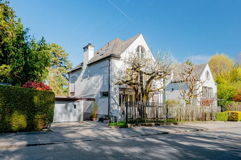 Stilvolles 7-Zimmer-Einfamilienhaus an begehrter Lage beim Wenkenpark