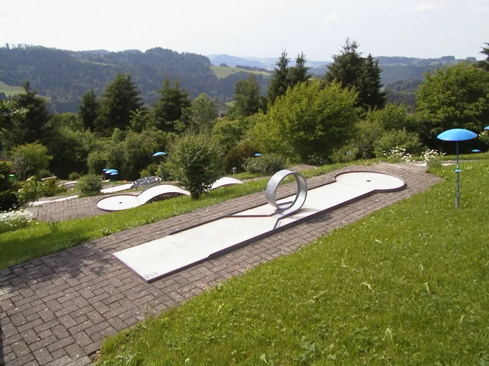 Ex centro sportivo con potenziale per nuovo utilizzo! – foto 10 di 17