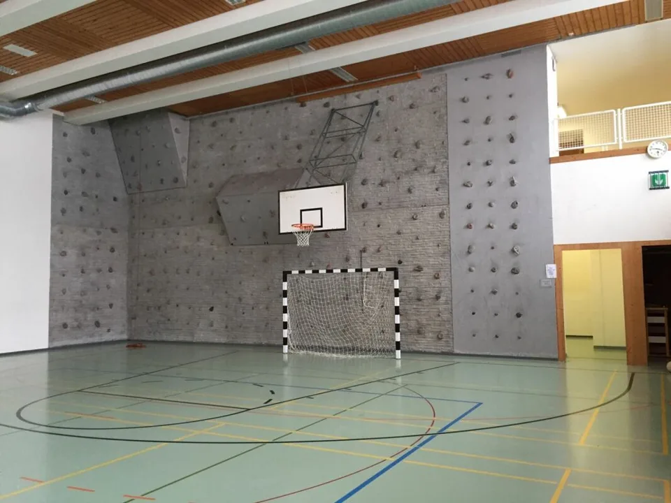 Ex centro sportivo con potenziale per nuovo utilizzo! – foto 11 di 17