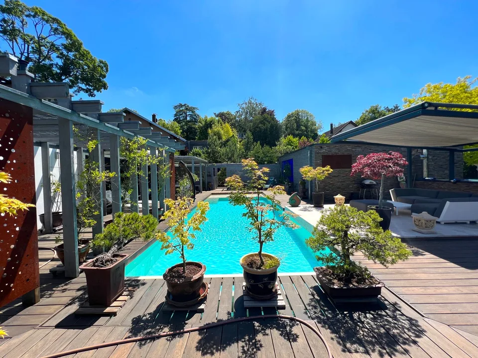 Propriété représentative sur le Rebberg de Mulhouse avec piscine, jardin zen, etc.
