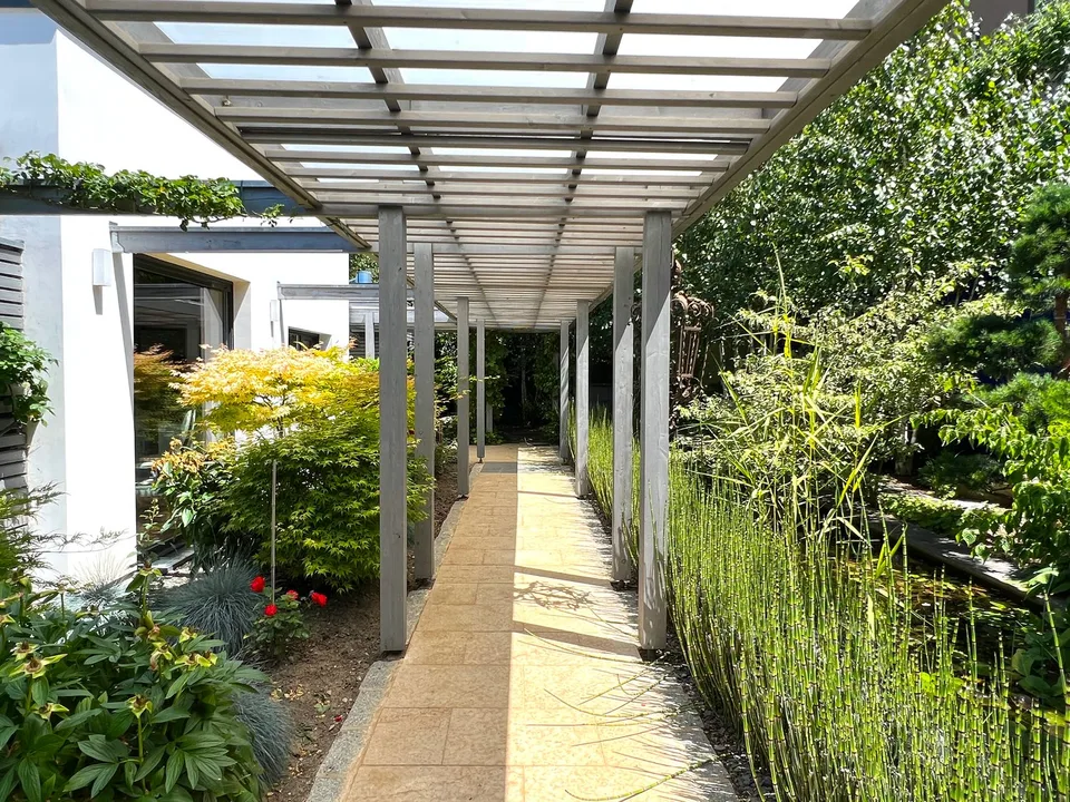 Propriété représentative sur le Rebberg de Mulhouse avec piscine, jardin zen, etc.