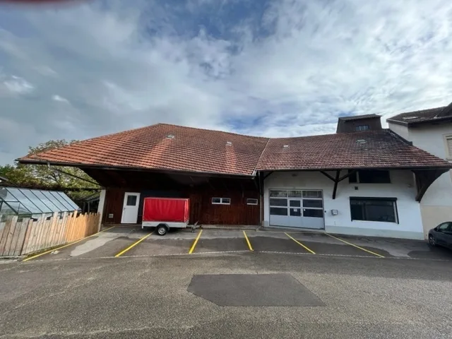 A vendre !!  Immeuble destiné à l'artisanat de 750m2